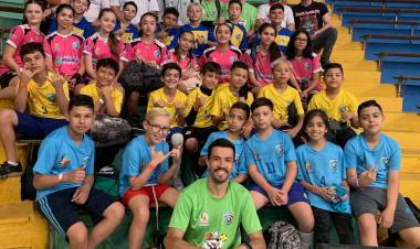 Alunos da AHPA/SESPOR/SICOOB/Bananina se destacaram em Festival de Mini-Handebol