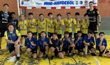 AHPA/SESPOR/SICOOB/Paranaguá celebra desempenho no Festival Paranaense de Handebol em Palmeira