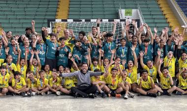 AHPA/SESPOR/SICOOB/Paranaguá proporciona experiência inesquecível para 80 crianças no Festival de Mini-Handebol em Curitiba