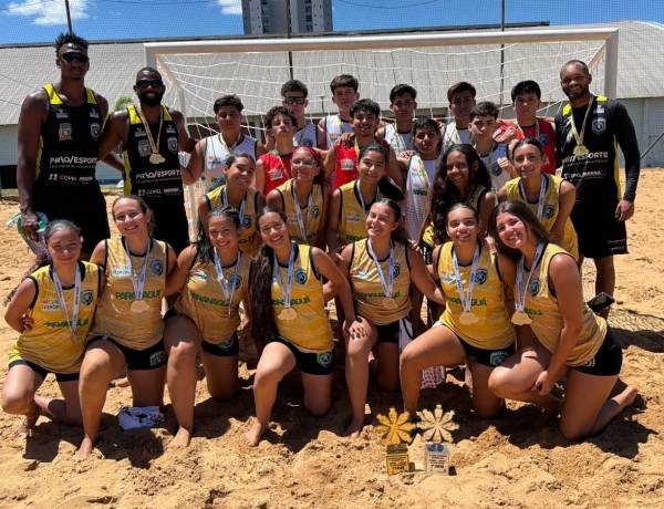 AHPA/SESPOR/SICOOB/Paranaguá conquista ouro no masculino e prata no feminino no handebol de praia dos Jogos da Juventude do Paraná 2026