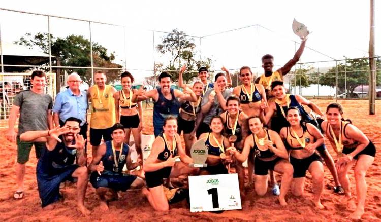 Paranaguá domina etapa de abertura do Paranaense de Handebol de Praia