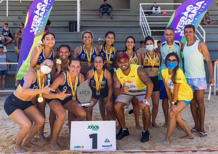 Campeã invicta da 1ª Etapa, AHPA/SESPOR larga na frente no Circuito Paranaense de Handebol de Praia 2022