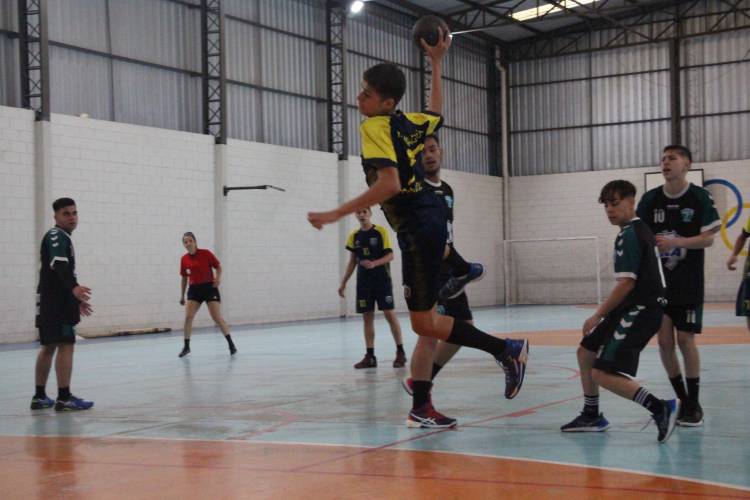 Atletas da AHPA/SESPOR participam da Macrorregional do Escolar