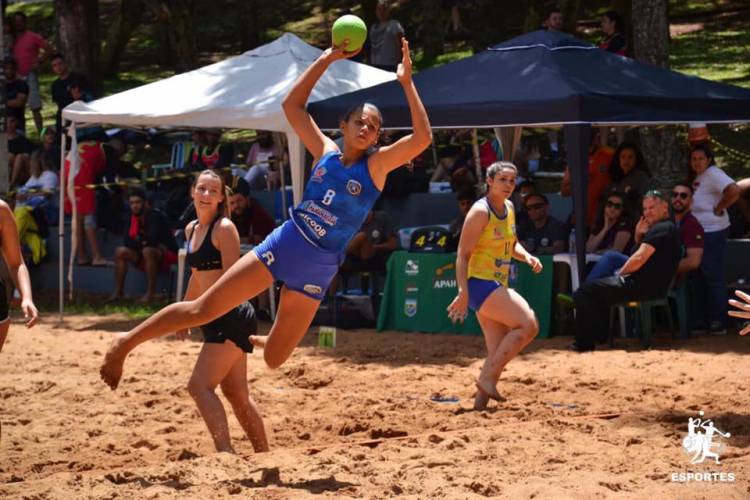 AHPA/SESPOR/SICOOB/Bananina busca título Paranaense de Handebol de Praia neste final de semana