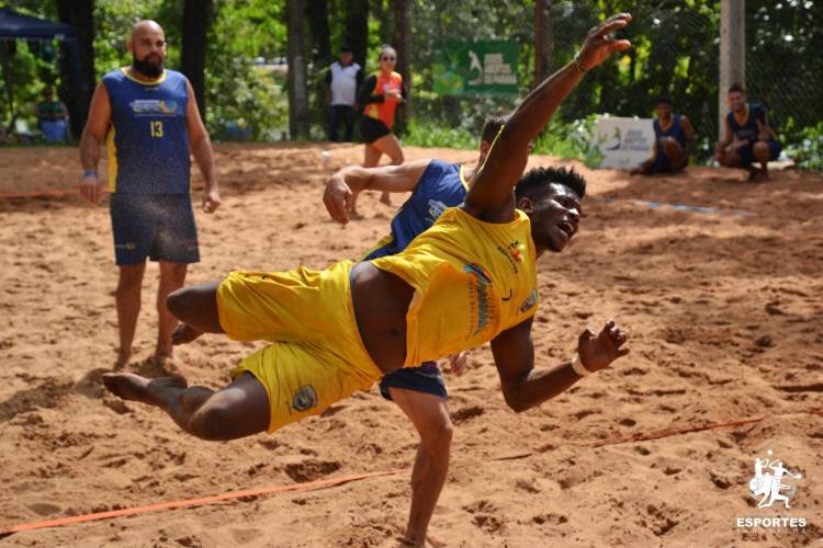 AHPA/SESPOR/SICOOB/Bananina busca título Paranaense de Handebol de Praia neste final de semana