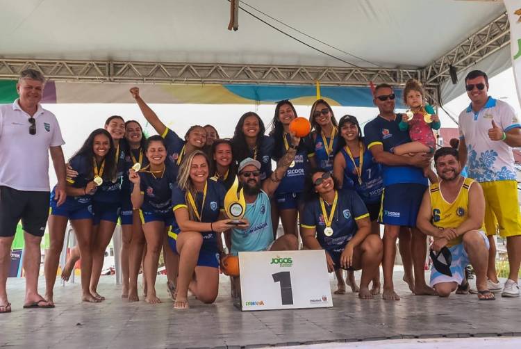 Dobradinha da AHPA/SESPOR/SICOOB/Bananina/Paranaguá no alto do pódio do Circuito Paranaense de Handebol de Praia