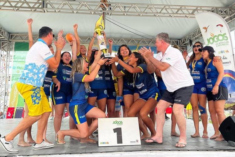 Dobradinha da AHPA/SESPOR/SICOOB/Bananina/Paranaguá no alto do pódio do Circuito Paranaense de Handebol de Praia