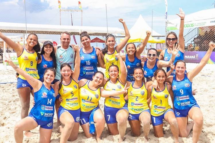 Dobradinha da AHPA/SESPOR/SICOOB/Bananina/Paranaguá no alto do pódio do Circuito Paranaense de Handebol de Praia
