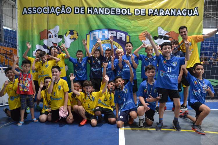 AHPA/SESPOR/SICOOB/Bananina é Campeã do Festival Paranaense de Handebol