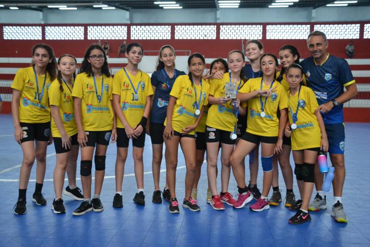 AHPA/SESPOR/SICOOB/Bananina é prata e bronze na Copa Paranaguá Infantil