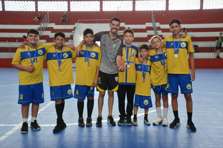 AHPA/SESPOR/SICOOB/Bananina é prata e bronze na Copa Paranaguá Infantil