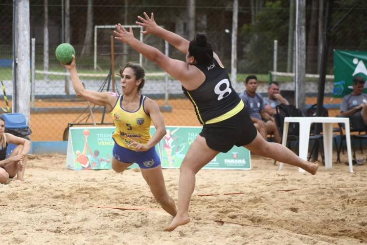 AHPA/SESPOR/SICOOB busca título Paranaense de Handebol de Praia neste final de semana