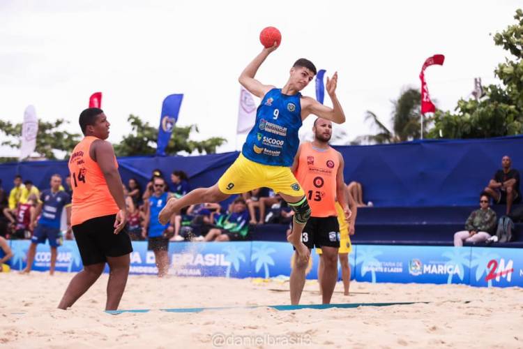 AHPA/SESPOR/SICOOB busca título Paranaense de Handebol de Praia neste final de semana