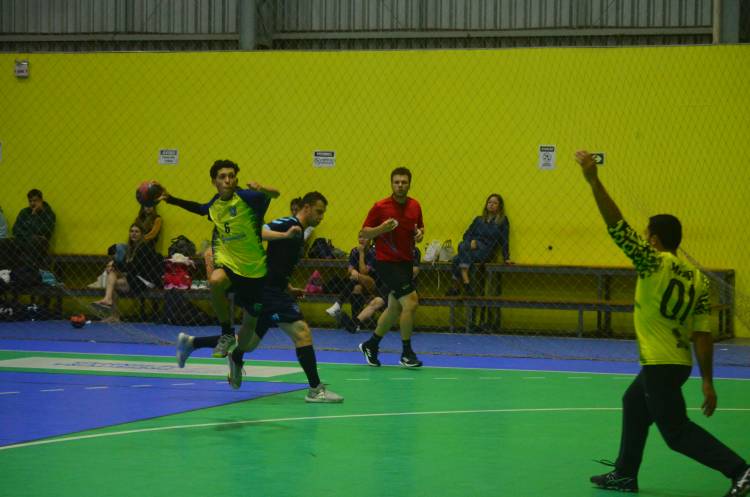 AHPA/SESPOR/SICOOB vence mais duas no Metropolitano