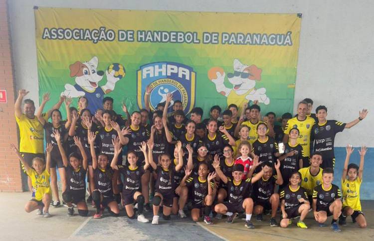 AHPA/SESPOR/SICOOB finalizou 2024 nesta terça-feira com mais um Festival de Mini-Handebol 