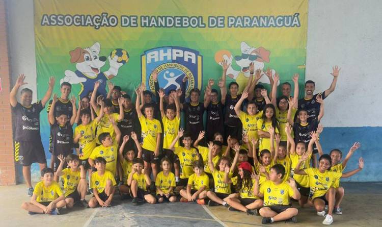 AHPA/SESPOR/SICOOB finalizou 2024 nesta terça-feira com mais um Festival de Mini-Handebol 