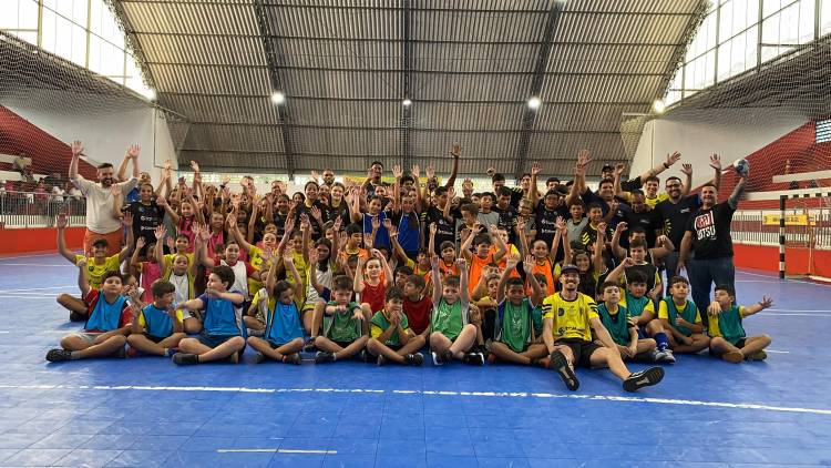 AHPA/SESPOR/SICOOB realiza 1º Festival de Mini-Handebol do ano com participação de 150 crianças