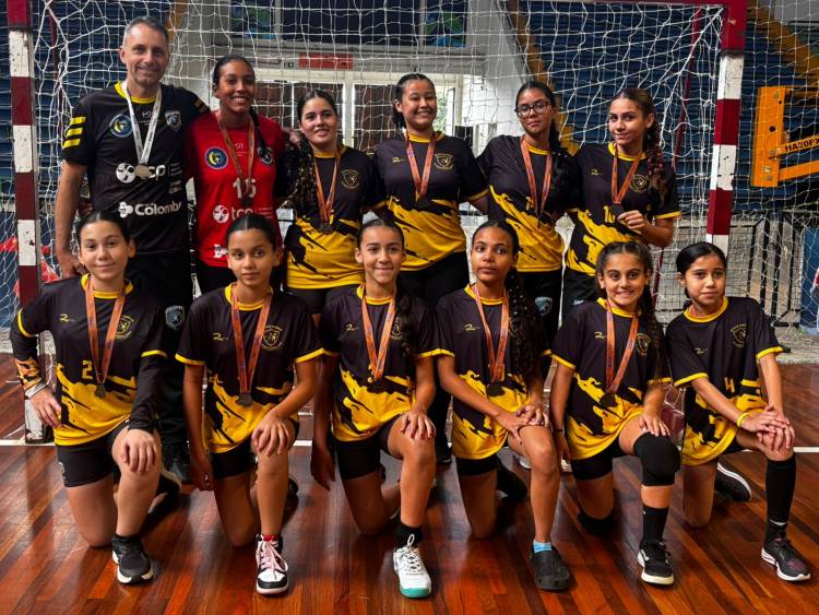 Alunos da AHPA/SESPOR/SICOOB/Paranaguá se destacam na Fase Macrorregional do 71º Jogos Escolares do Paraná 2025