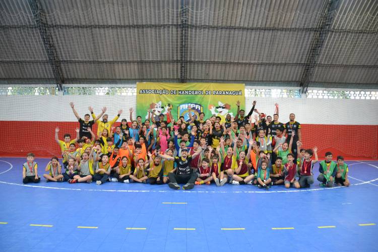 Festival de Inverno de Mini-Handebol da AHPA/SESPOR/SICOOB aquece corações em Paranaguá