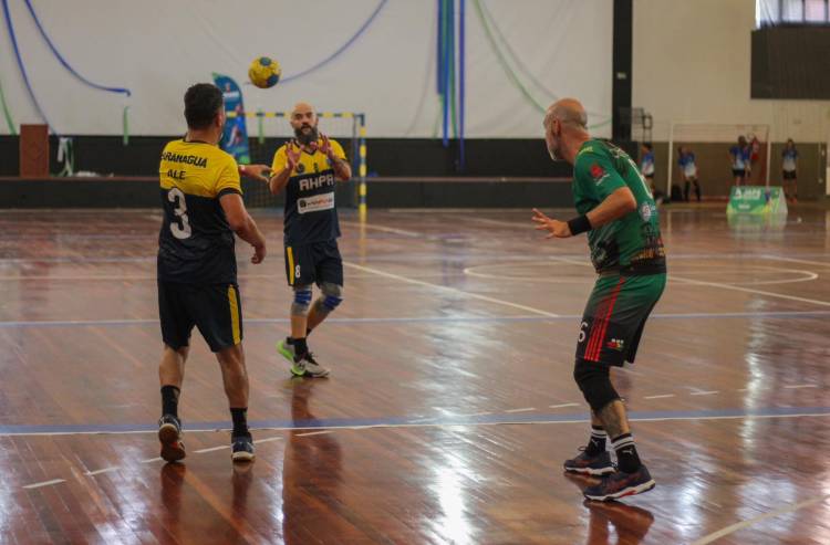Handebol parnanguara disputa o Paraná Master 2025 em Maringá