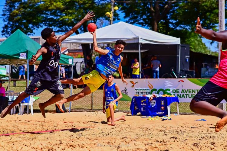 AHPA/SESPOR/SICOOB/Paranaguá disputa a Etapa Final do Circuito Brasileiro Juvenil de Handebol de Praia 2025 em Antonina