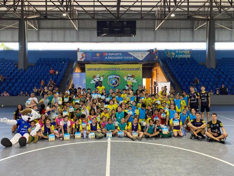 Festival de Encerramento reúne cerca de 200 crianças e celebra um ano histórico do Mini-Handebol em Paranaguá