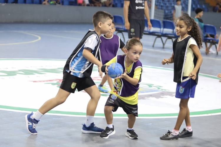 Festival Primeiros Passos 2026 encanta crianças e celebra o início de mais uma temporada do mini-handebol em Paranaguá