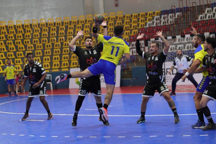 AHPA/SESPOR/SICOOB/Paranaguá conquista duas grandes vitórias e mantém 100% no Paranaense