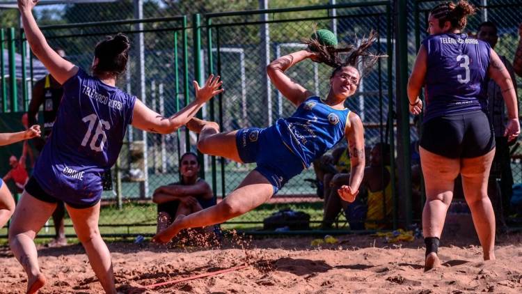 AHPA/SESPOR/SICOOB/Paranaguá inicia caminhada no Circuito Paranaense de Handebol de Praia 2026 com grandes expectativas