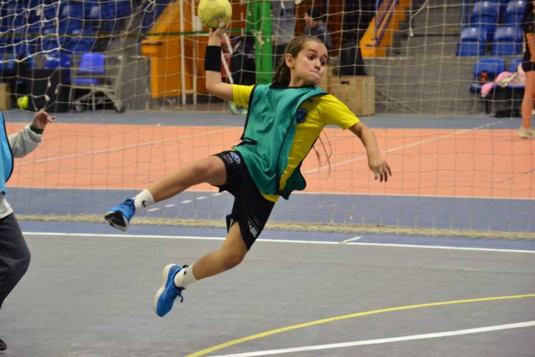 1ª etapa das Olimpíadas Escolares de Mini-Handebol reúne cerca de 150 crianças e celebra o esporte educacional em Paranaguá