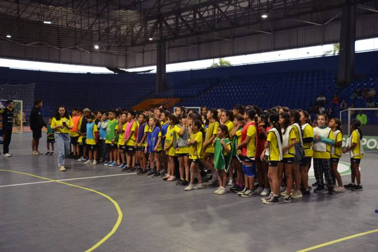 1ª etapa das Olimpíadas Escolares de Mini-Handebol reúne cerca de 150 crianças e celebra o esporte educacional em Paranaguá