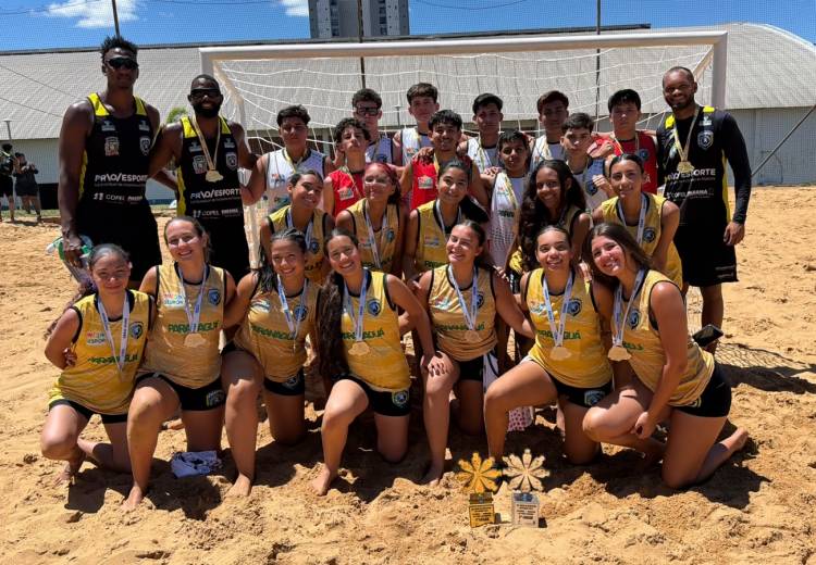 AHPA/SESPOR/SICOOB/Paranaguá conquista ouro no masculino e prata no feminino no handebol de praia dos Jogos da Juventude do Paraná 2026